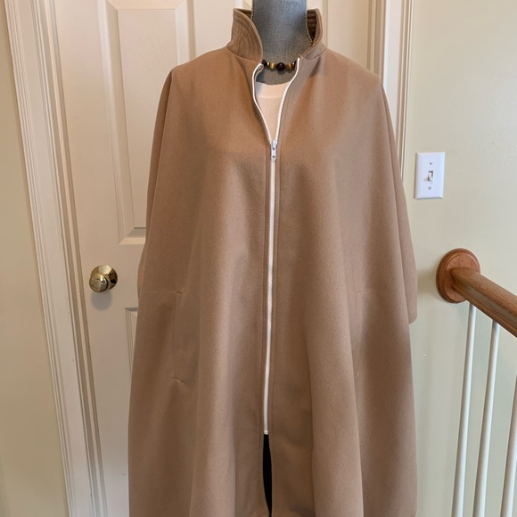 Tan Danezon wool cape with white zipper NWT size L - Picture 5 of 9